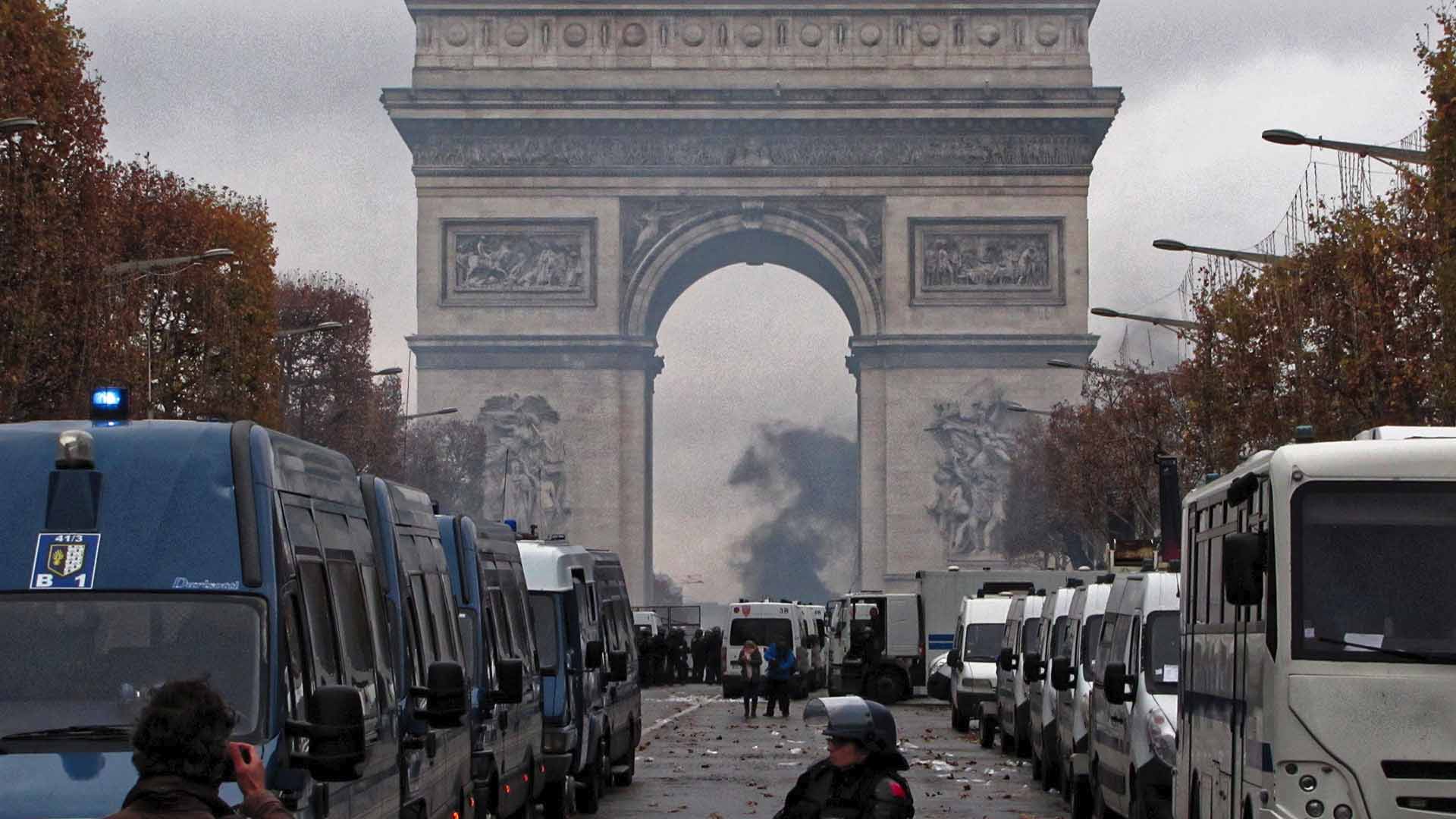 Manifestation des Gilets jaunes à PARIS sur les Champs Elysées